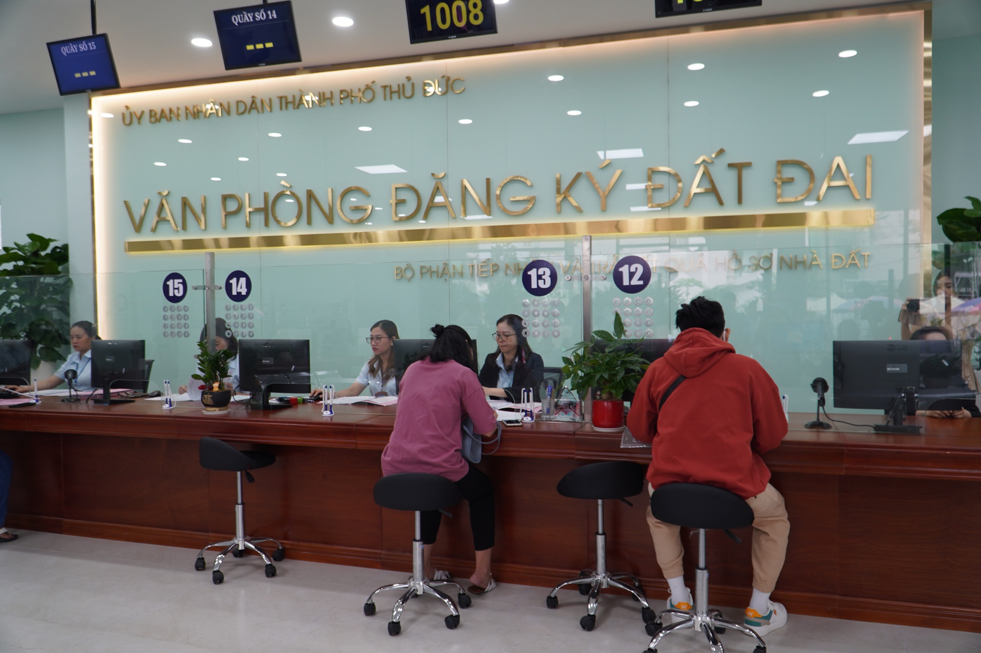 Từ 01/6/2023: Phí giao dịch bất động sản tại TP HCM tăng 35-50% Từ ngày 1-6-2023, người dân TP. HCM khi đăng ký giao dịch bất động sản sẽ phải trả mức phí cao hơn
