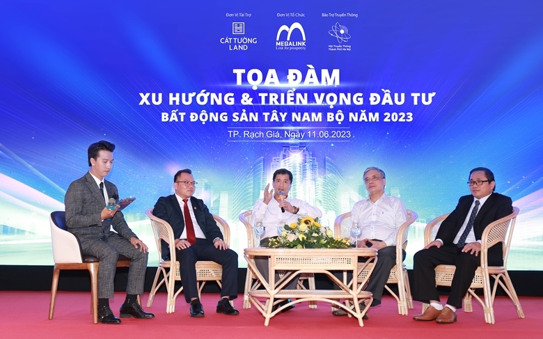 Các chuyên gia tại tọa đàm Xu hướng và Triển vọng đầu tư thị trường BĐS Tây Nam Bộ năm 2023 - Giá bất động sản năm 2023